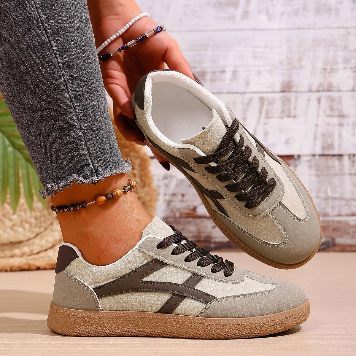 2026 Herbst Damenmode Wildleder-Sneaker mit Doppelschnalle und Metall-Details Leichte Atmungsaktive Bequeme Freizeitschuhe – Detail 11