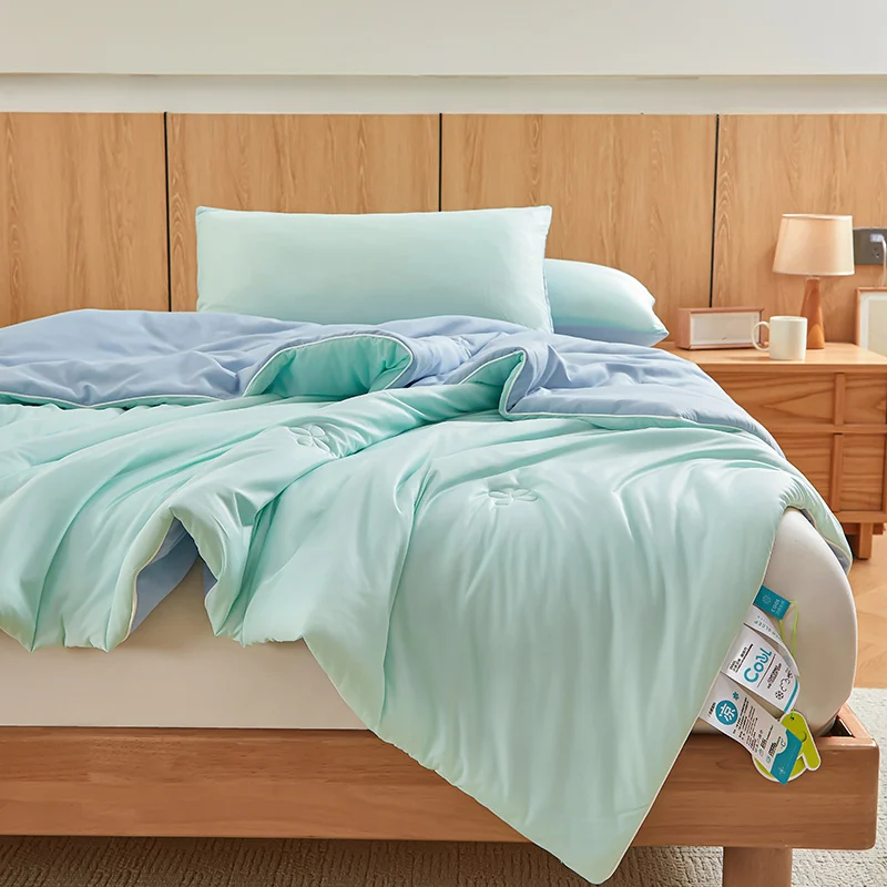 Cooling Blanket Soft Lightweight Summer Quilt Air Condition Comforter Solid Cool Blanket Soft Cooling Bed Quilt for Night Sweats
