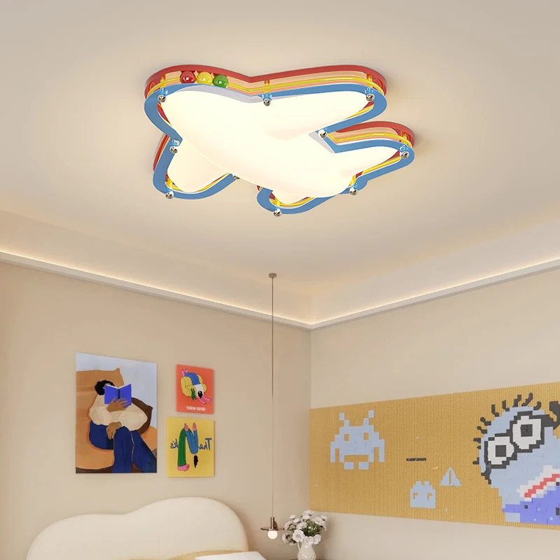 

Современная потолочная лампа в виде самолета для детской комнаты, светодиодная, милая мультяшная люстра-самолет для мальчиков и девочек, потолочный светильник для спальни