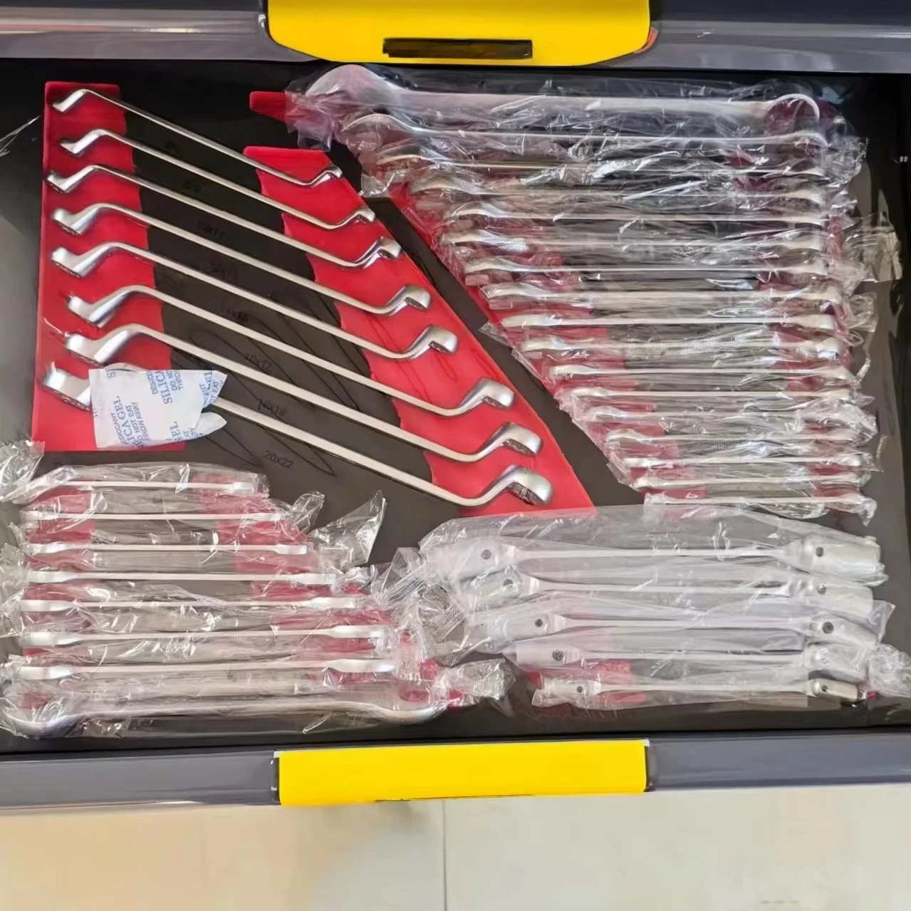 

Durable Chrome Vanadium Steel 262 Pieces OEM Manual Auto Repair Mechanic Workshop Combination Tool Set Soft Box 3 Year Warranty