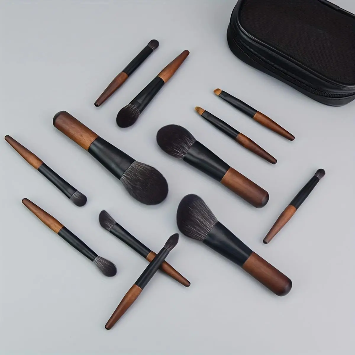 12-teiliges Make-up-Pinsel-Set aus Ziegenhaar, Mini-Reisepinsel-Set aus Holz mit Etui für Puder, Concealer, Lidschatten, Augenbrauenpinsel, Werkzeug