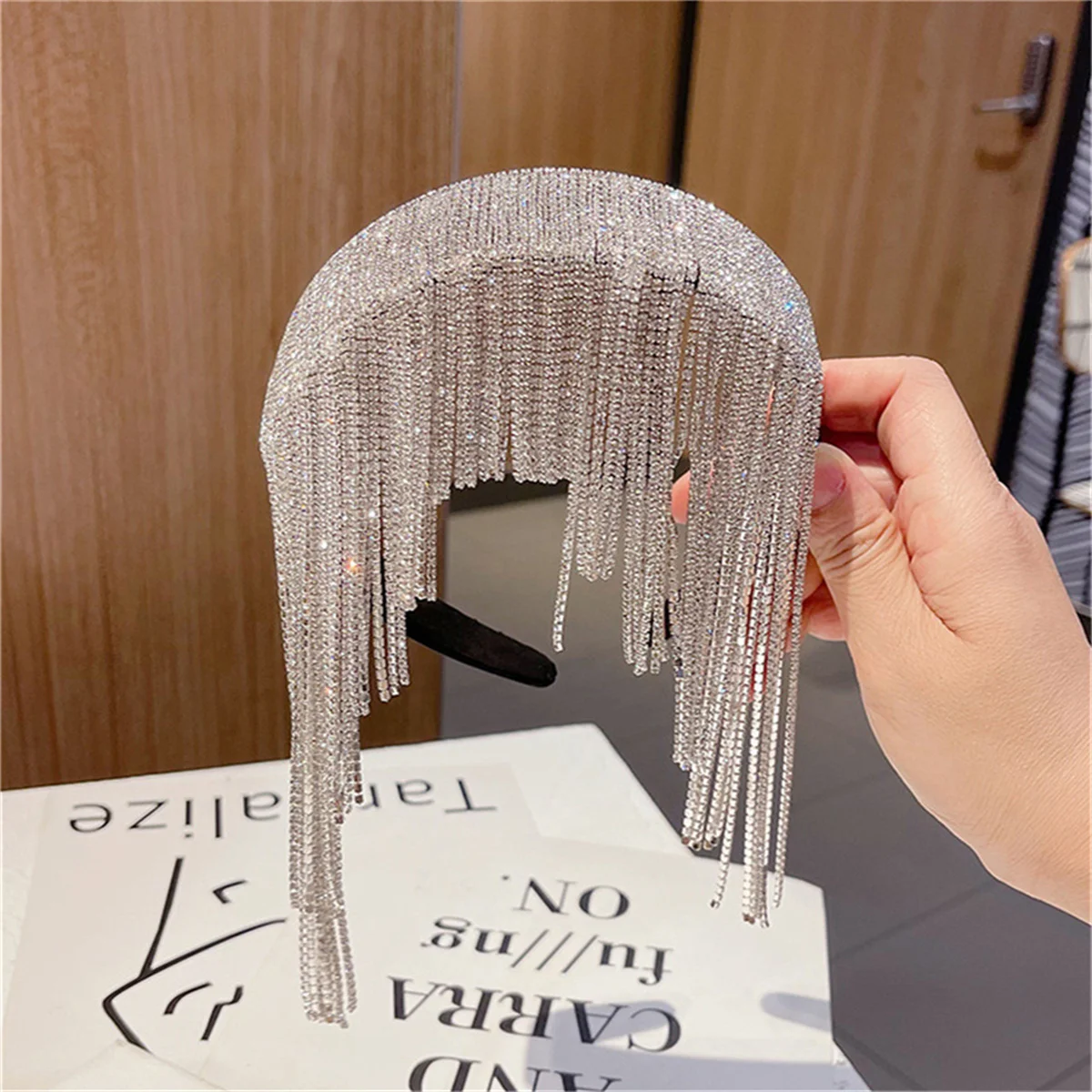 

Super sparkling rhinestone-encrusted long tassel headband, Korean style, elegant velvet internet celebrity hair accessory, wide-