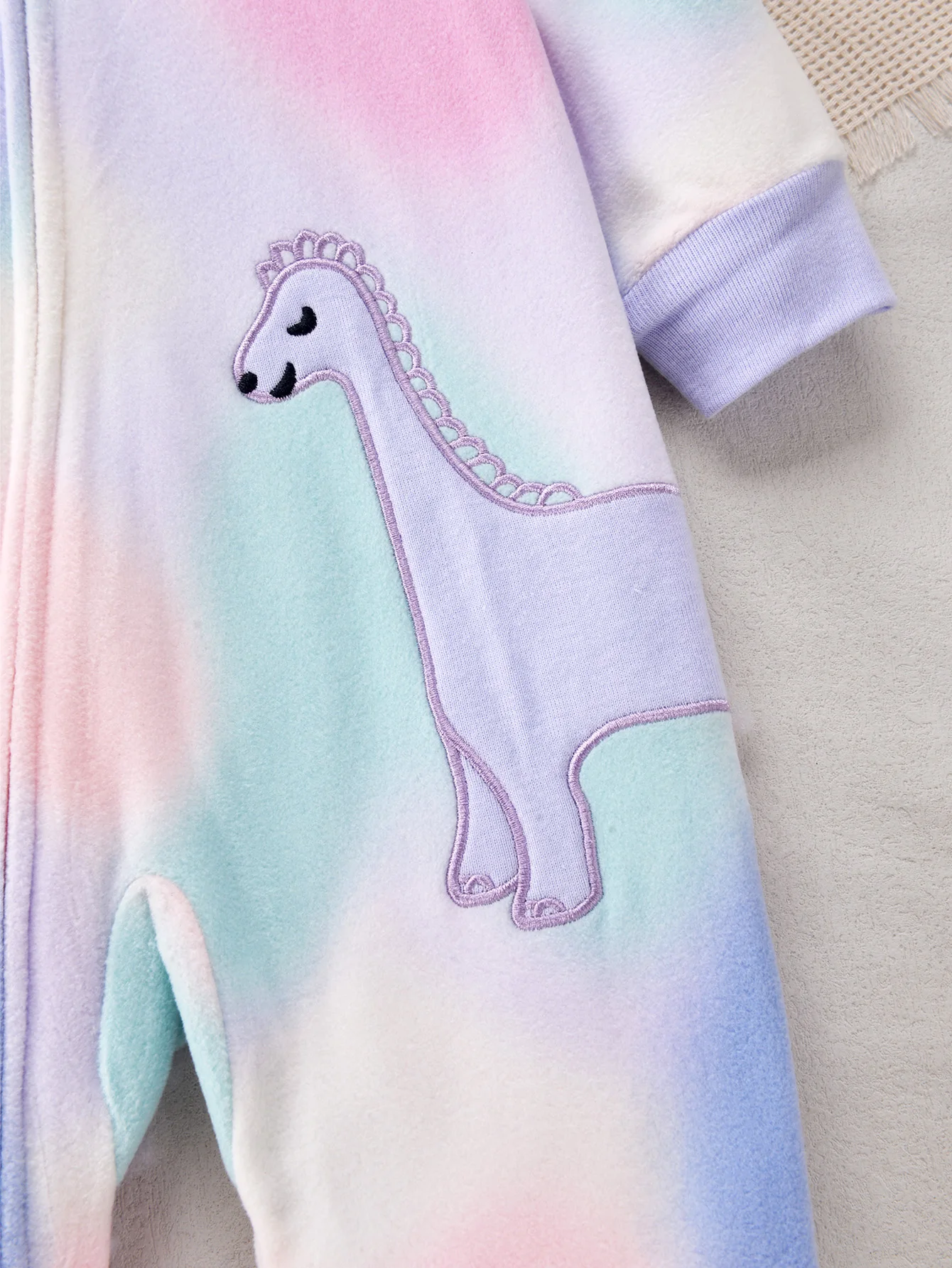 Baby-Mädchen Polar-Fleece Strampler mit Füßen, Herz-Polka-Dot-Druck, Niedliche Tier- und Buchstaben-Stickerei, Reißverschluss-Overall, Herbst-Winter-Babykleidung – Detail 12
