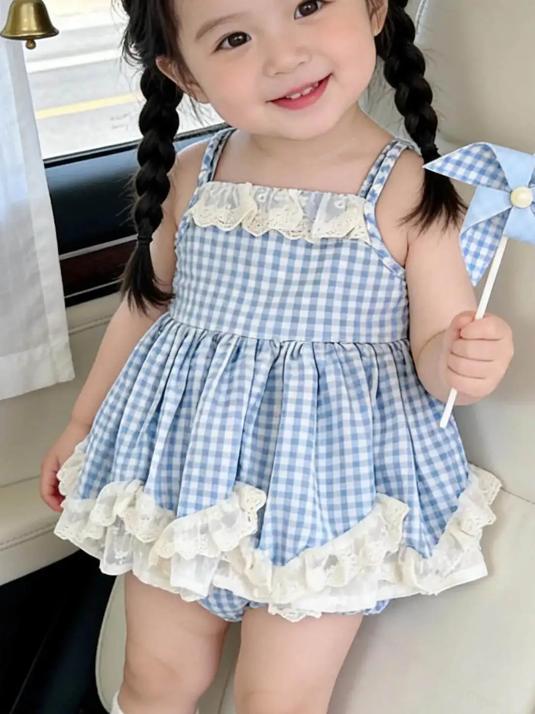 韓国風チェック柄ホルターネックドレス、レーストリムビーチプリンセススカート、女の子用サマー新作、スイートチェック柄ストラップドレス