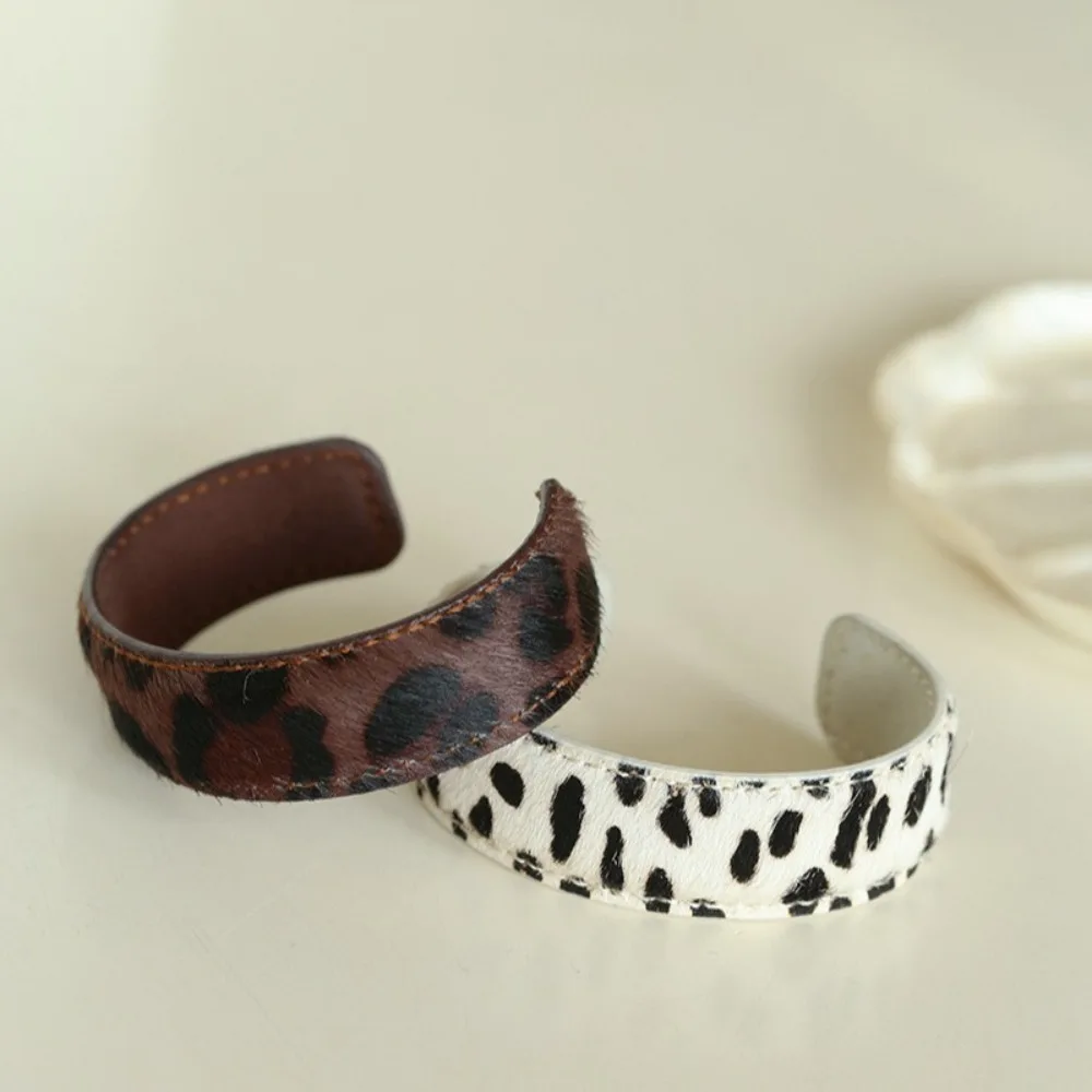 Ювелирные изделия, браслет с леопардовым принтом, пушистый винтажный браслет из натуральной кожи из конского волоса, креативный модный C-образный открытый браслет, подарок
