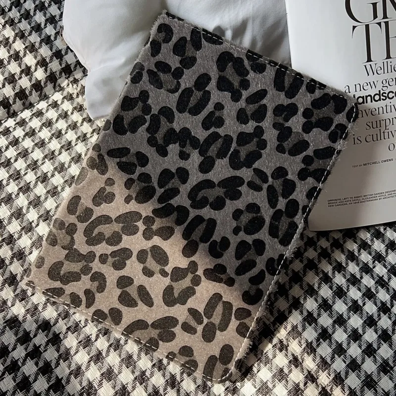 

Чехол для планшета с леопардовым принтом и плюшевой текстурой для iPad 10-го поколения, Air 10.9 A16 A19 2026 2025, Pro 11/12.9/13 дюймов, Air 6/7/8 11/13 дюймов, M4