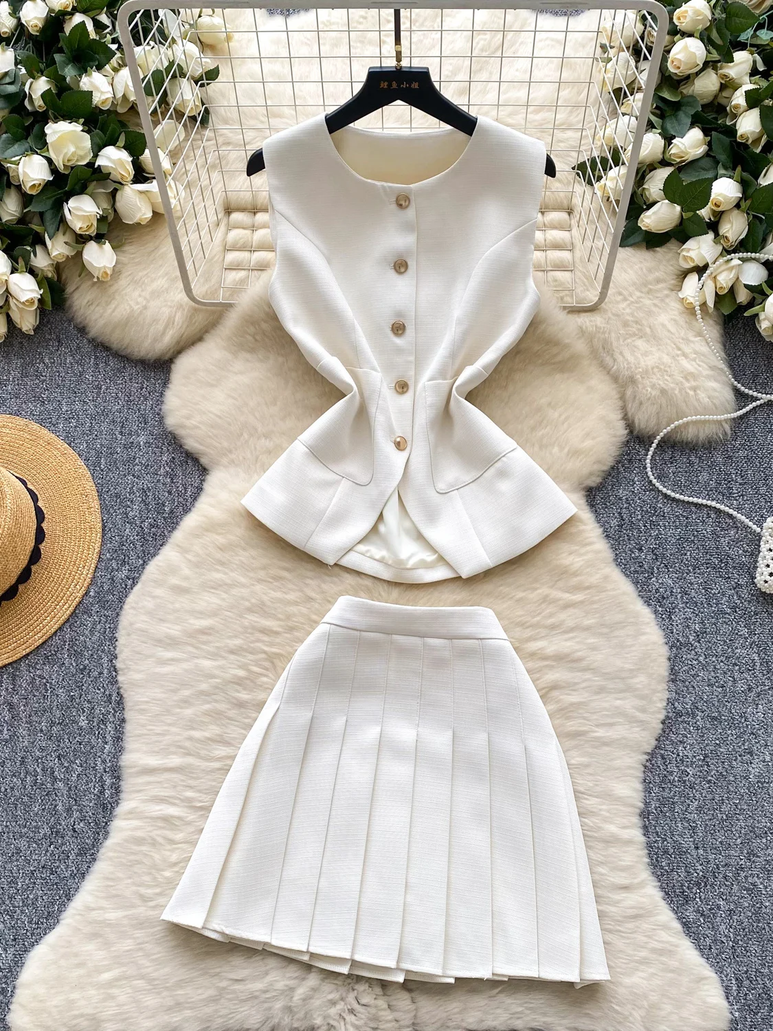 

Faionable Anti-Aging Two-Piece Set Women's Name Lady Metal Bule round Ne Svel Top + Pleated Skirt