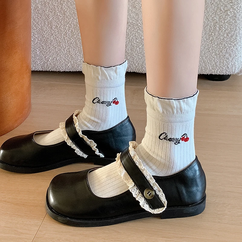 여성용 귀여운 양말 새로운 참신 카와이 여성용 흰색 얇은 메쉬 양말 패션 통기성 속이 빈 카와이 크루 양말 여성