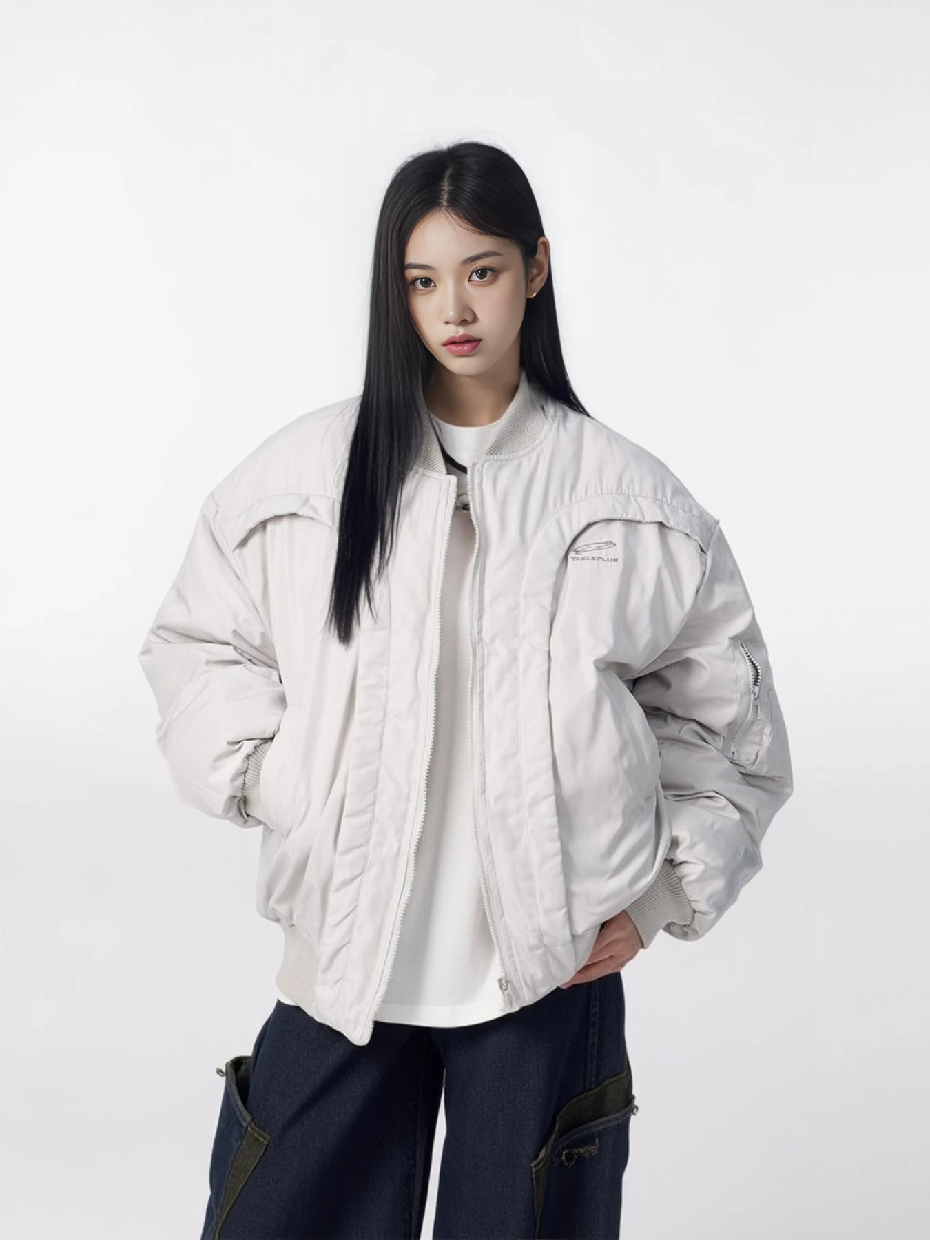 

Утепленная хлопковая куртка женская зимняя теплая в бейсбольном стиле с асимметричным кроем, свободного кроя, с длинными рукавами, на молнии, однотонная