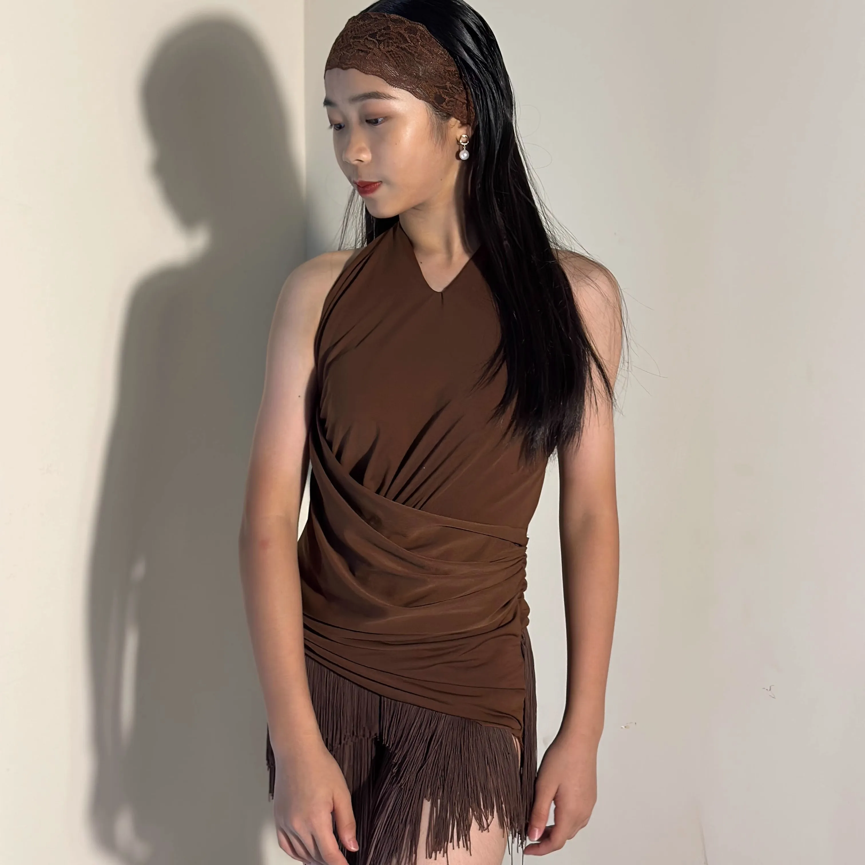 Costume de danse standard national latin personnalisé pour femmes adultes, tenue d'entraînement, taille cintrée au cou, robe à franges en patchwork suspendue