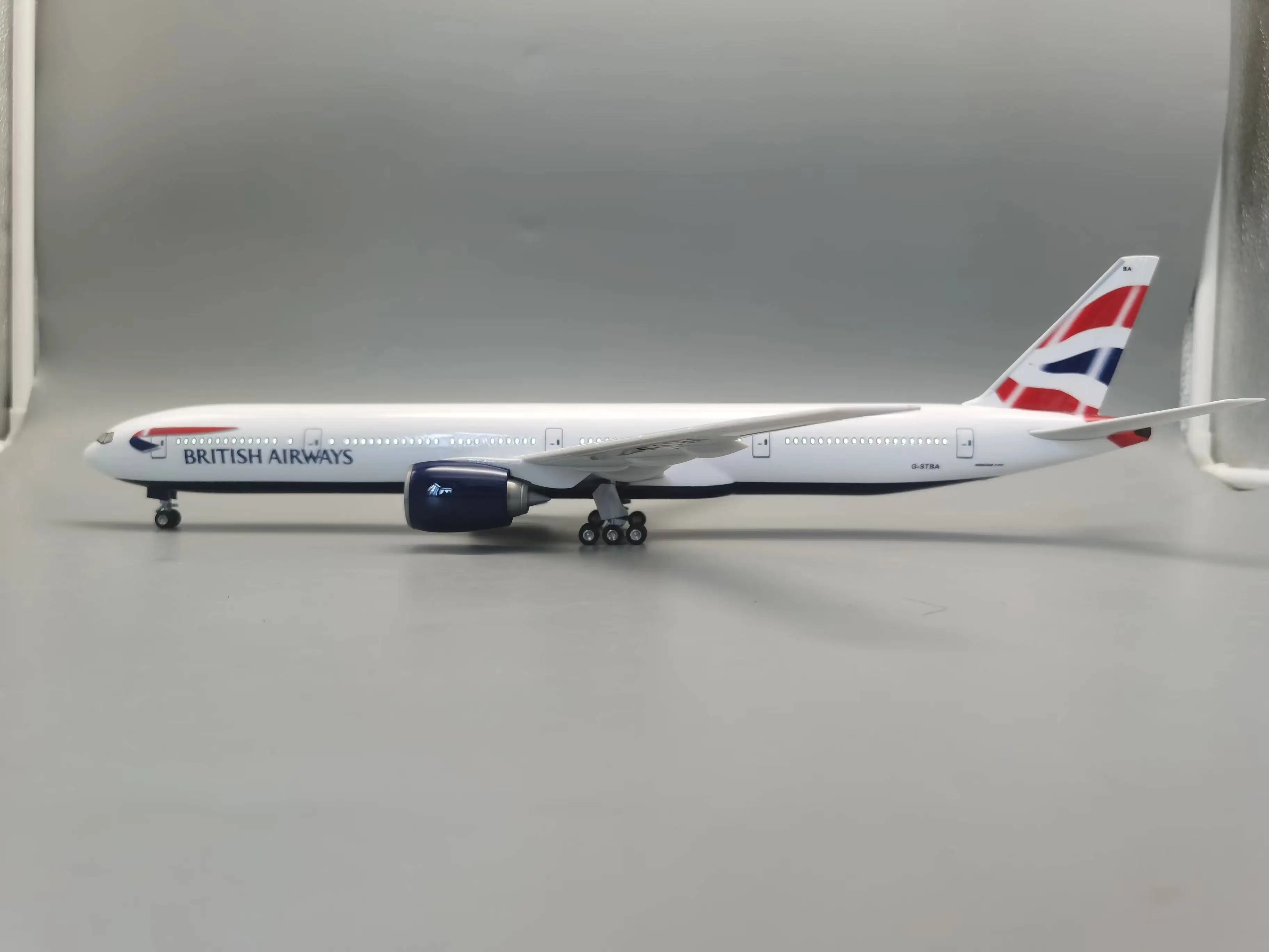 47 cm Flugzeug Diecast 777 British Airways Modellflugzeug mit Licht und Rad Harzmodell Spielzeug Junge gesammeltes Geschenk von Aviat