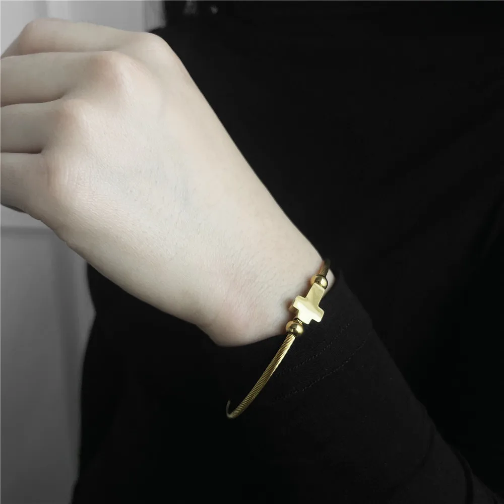 Pulsera de Cruz ajustable para hombre y mujer, brazalete abierto de color dorado, plateado y negro, joyería con dijes cassic, 2024