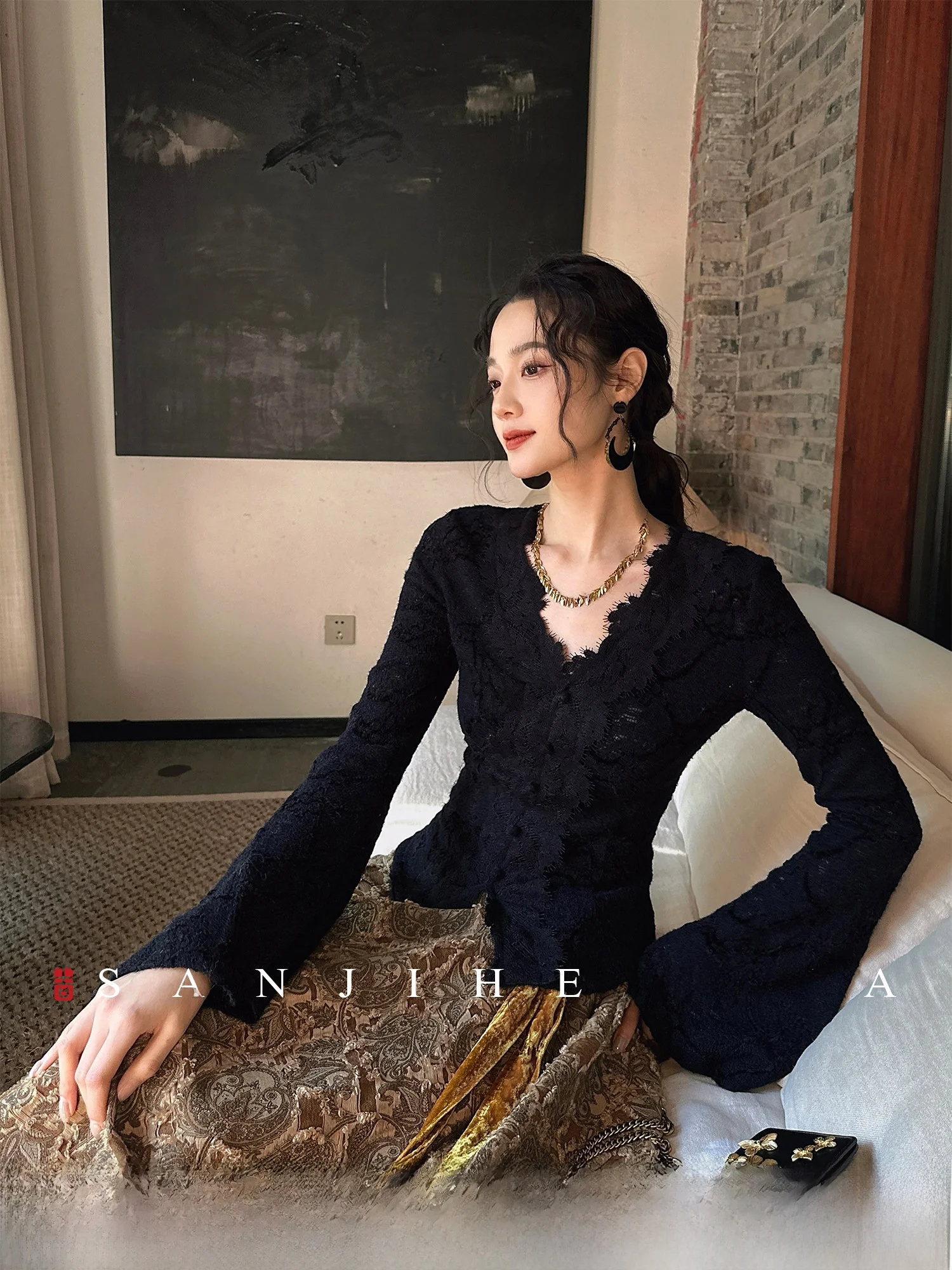 

Sanji Bla Flower【Hua Li】National Sle Lace Trim Base irt 2025 New Inner Long Sve T-irt f High Collar Women's Kni...