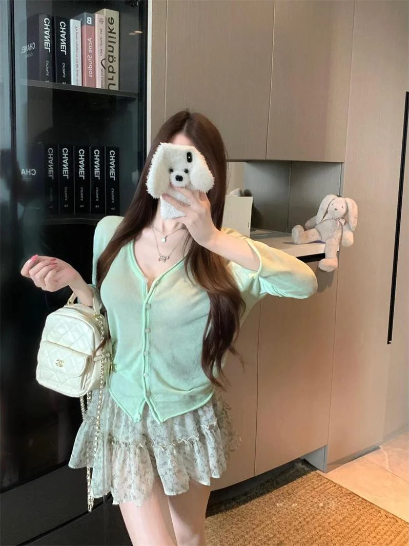 

Sweet Korean Style Knitted V-Neck Thin Summer Set for Women with Floral Print Chiffon Short Skirt High Waist Button Closure