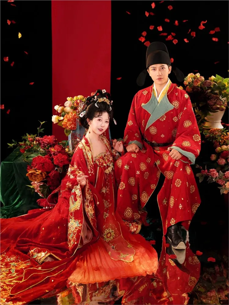 

Hanfu wedding dress with a long tail and song dance Chinese women's suit traditional gold embroidery
