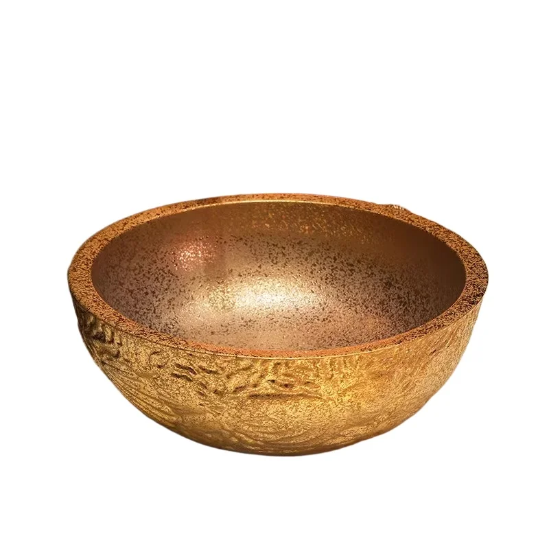 

Золотая раковина, серебряная круглая раковина, балкон в ванной, небольшая керамическая раковина.