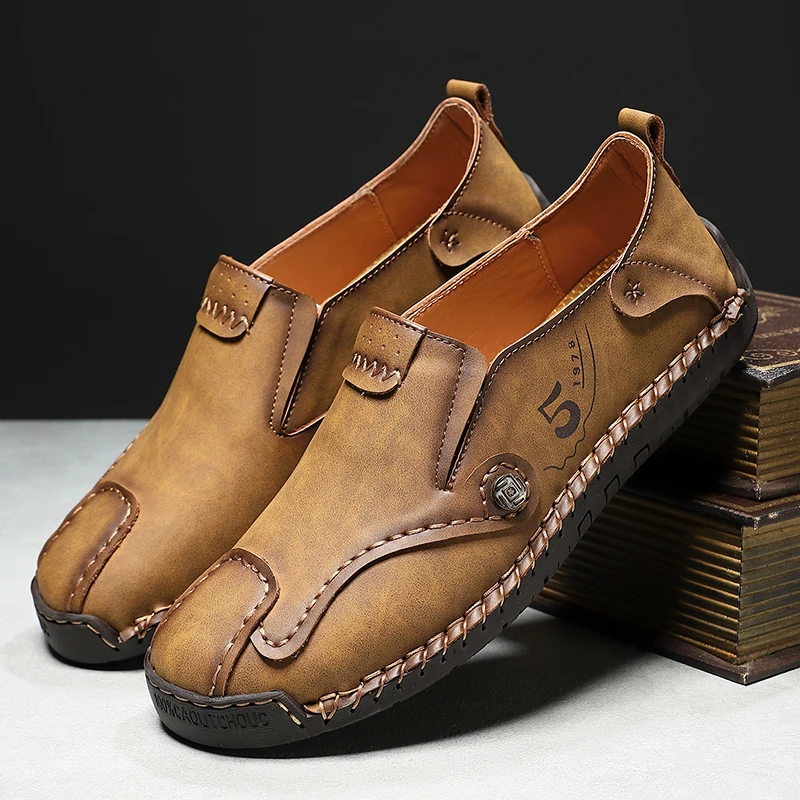 

New Retro Men Autumn Plus Size Loafers with Soft Soles Surfaces Breathable Stylish Lightweight Driving Shoes Casual Shoes