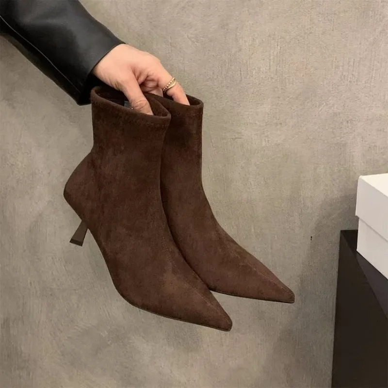 Elegante Damen-Stiefeletten mit spitzer Zehenpartie und hohem Stilettoabsatz, kurze Stiefeletten, formelle Schuhe für Büro, Party und festliche Anlässe. – Detail 3
