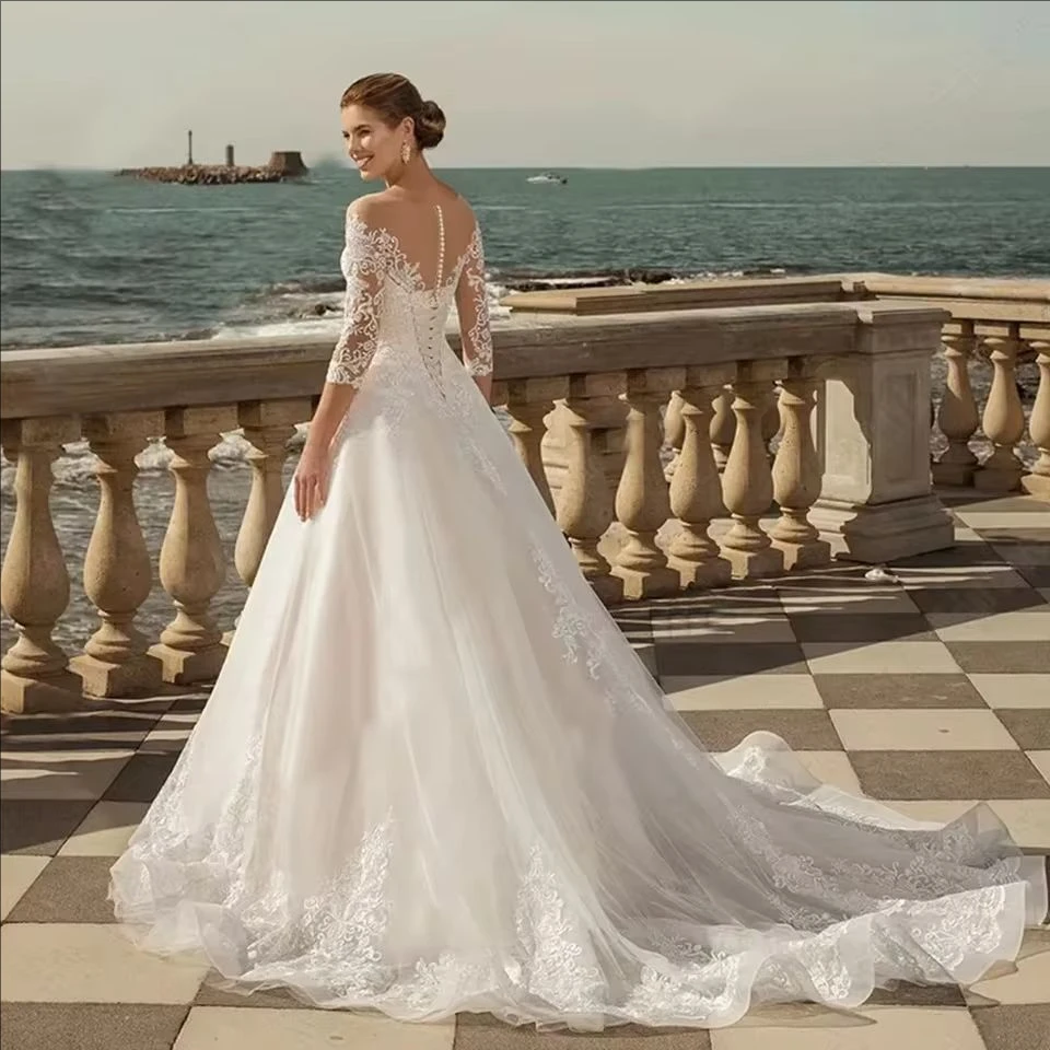 فستان زفاف فاخر مخصص من الدانتيل بياقة على شكل قلب مطرز فيستدوس دي نوفيا أماندا نوفياس أماندا نوفيا