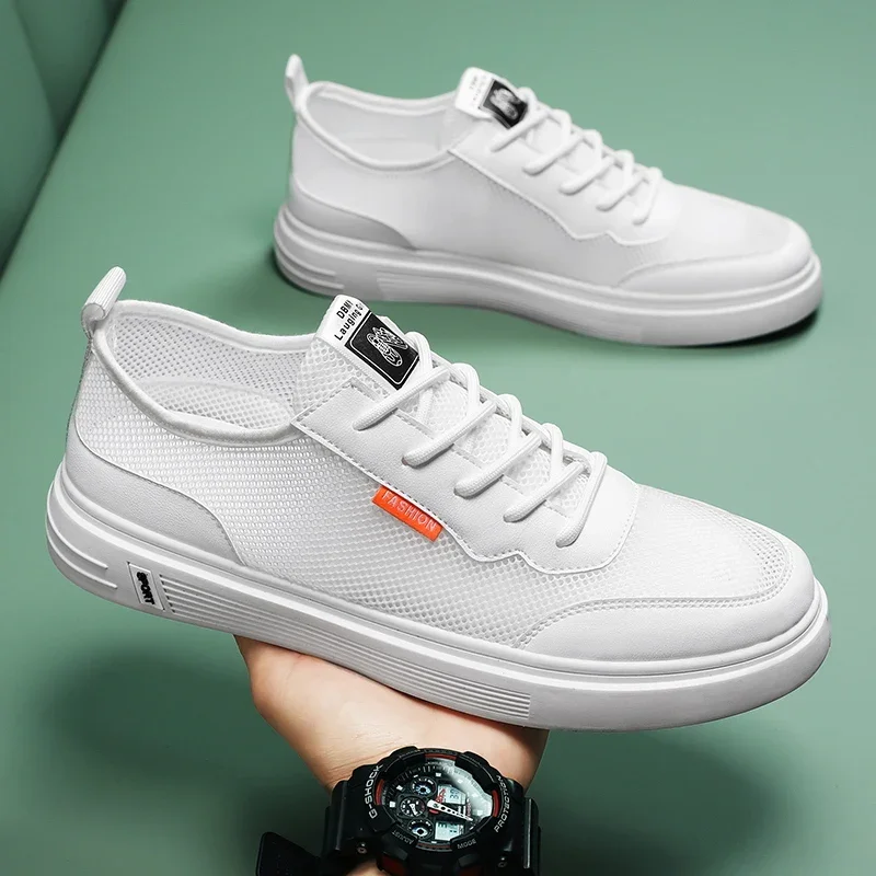 أحذية رياضية صيفية للرجال مع أحذية جري شبكية مسامية برباط تتميز بتصميم مجوف ونعل خفيف الوزن مضاد للانزلاق