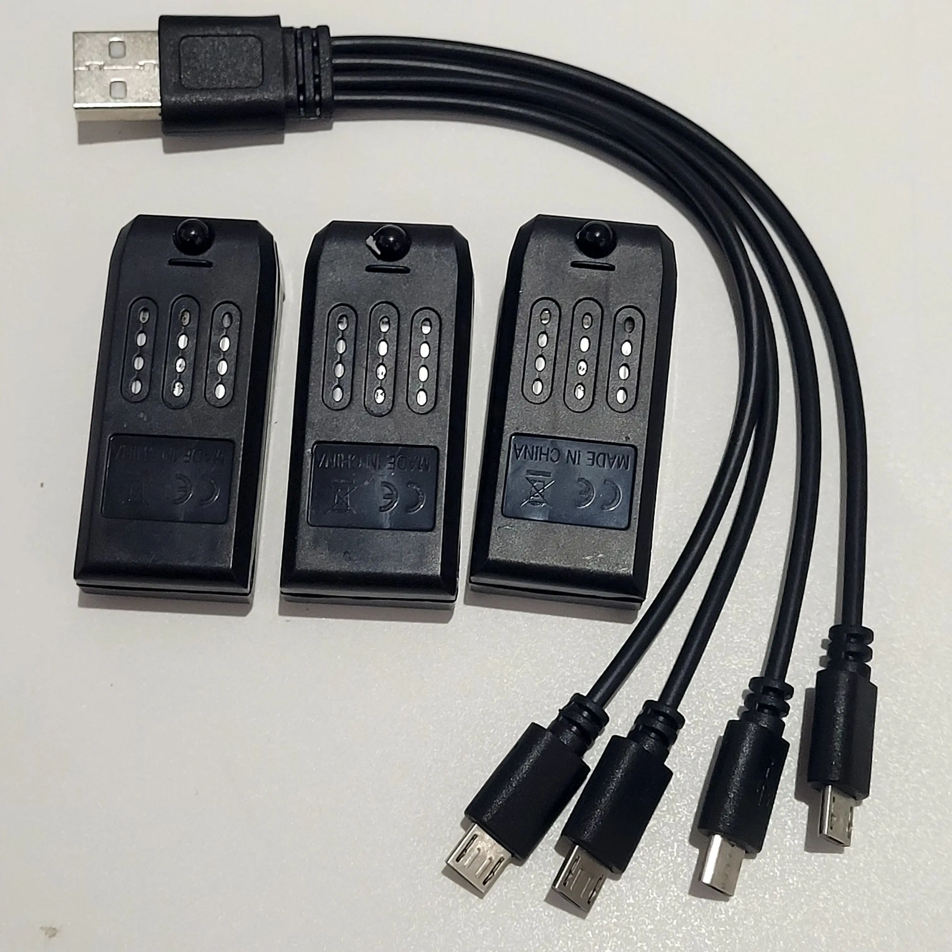 

3PCS V8 Battery 3.7V 600mAH with 4in1 USB Charger for 4DRC V8 RC Drone Mini Quadcopter Battery Part Accessory
