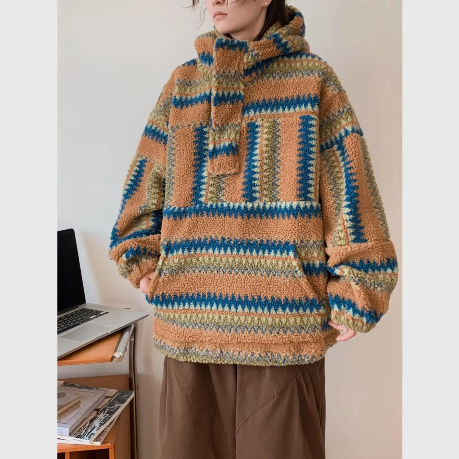 Color Blocked Lambhair Hooded Sweatshirt Loose and Personalized Casual Fleece Long Sleeved Hooded Jacket