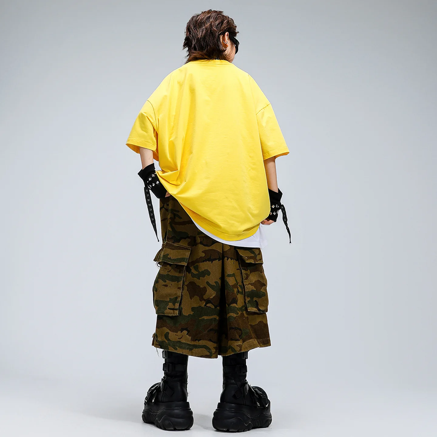 

Kid Kpop Hip Hop Clothing Yellow Letters T Shirt Camo Ripped Cargo Shorts Middle Pants for Girls Boy Dance Wear Costumes Clothes