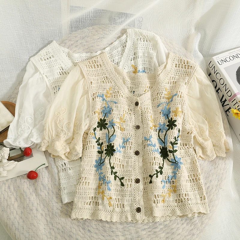 

OUMEA Women Floral Embroidery Blouse Cotton Crochet Inserted Buttons Front Cardigans Puff Sleeve Patchwork Vintage Beach Tops