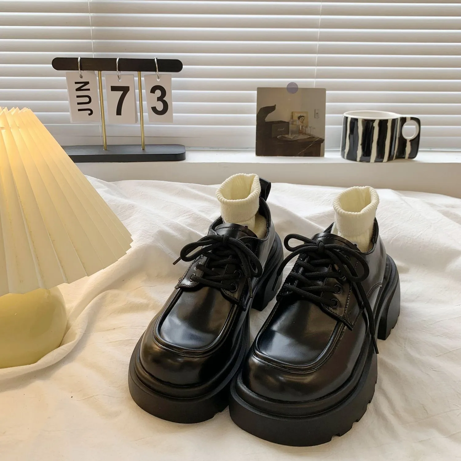 أحذية عمل مكتب ماري جين الجديدة للربيع والخريف على الطراز الياباني للنساء مع كعب وأشرطة سميكة سوداء