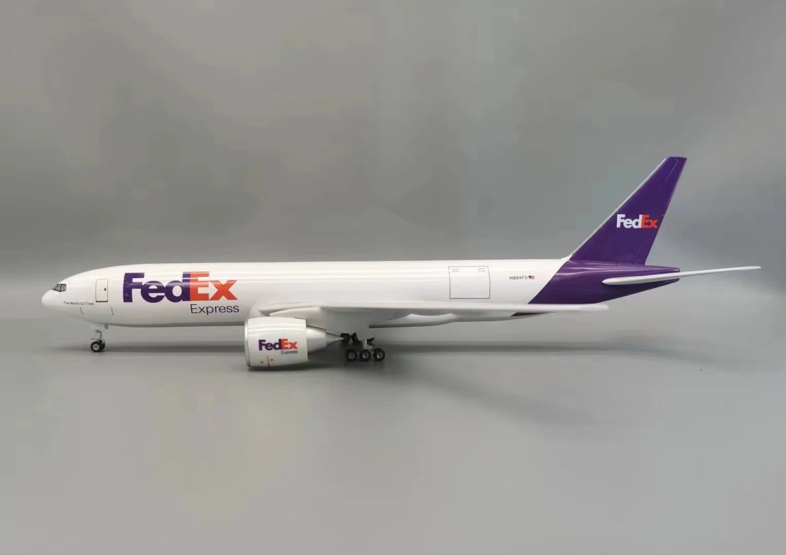 47Cm Scale B777-200 Toys Aircraft FedEx Cargo Airlines Model Toy With Wheel Landing Gear Diecast Resin Plane Collection Display