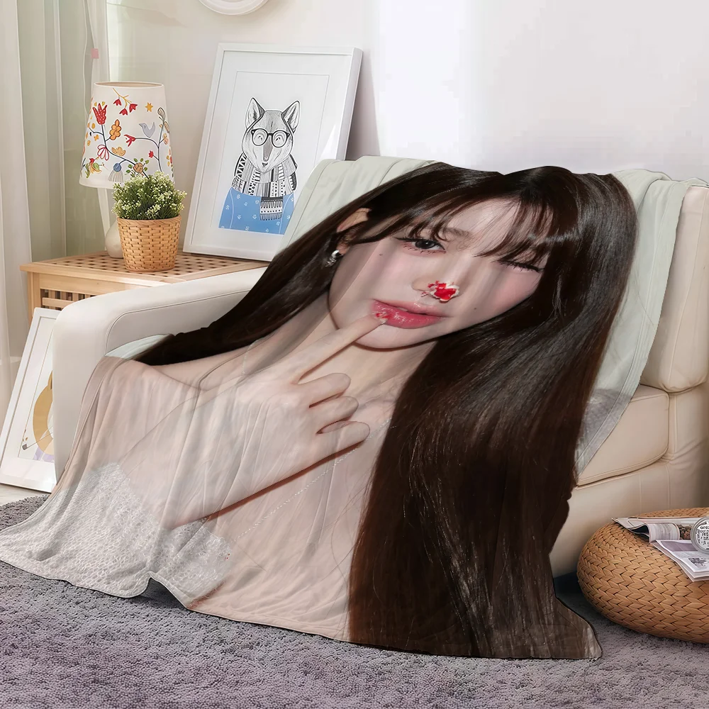 

Singer Jang Won-young Blanket Warm Soft Suitable For Bedroom Sofa Bed Living Room Office Travel Camping Gifts