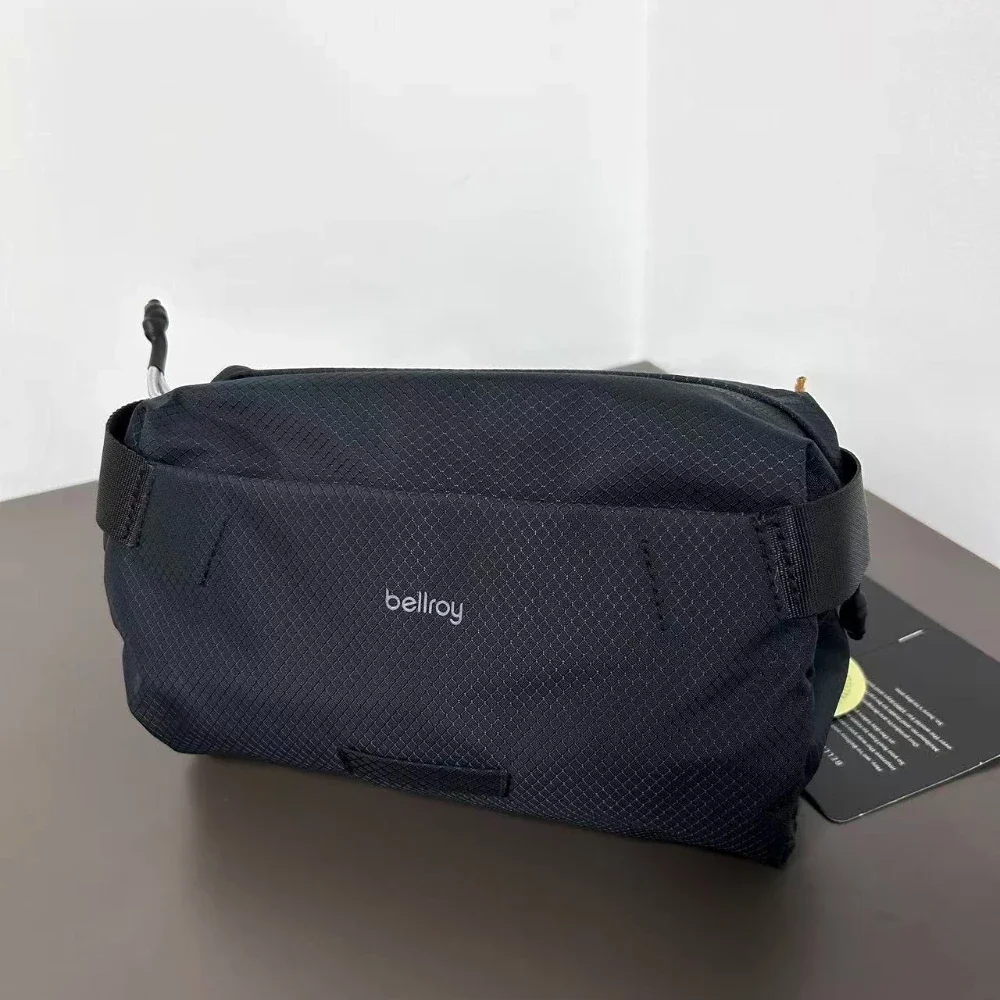 Bellroy Lite Sling 7L Leichte Umhängetasche für Herren, Luxuriöse Magnetverschluss-Umhängetasche, EDC-Brusttasche für Pendler, Fahrrad- und Reisetasche – Detail 5