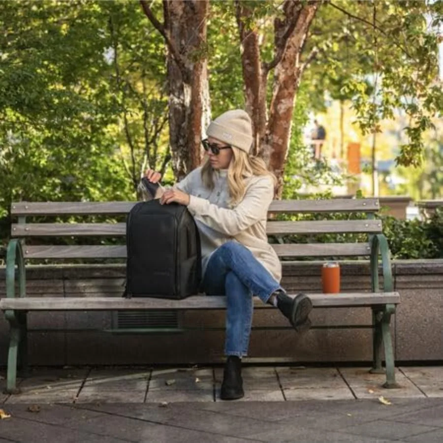 حقيبة ظهر NOMATIC سعة 14 لتر - حقيبة ظهر وحقيبة كمبيوتر محمول مقاومة للماء - حقيبة ظهر للأعمال للرجال والنساء باللون الأسود