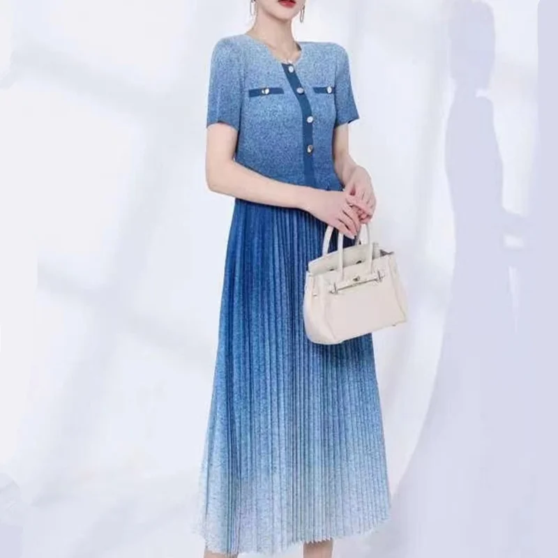 2024 Summer New Temperament Slimming Gradually Changing Color Short Sleeved Dress Miyake Women\'s Clothing High-end Pleated Skirt