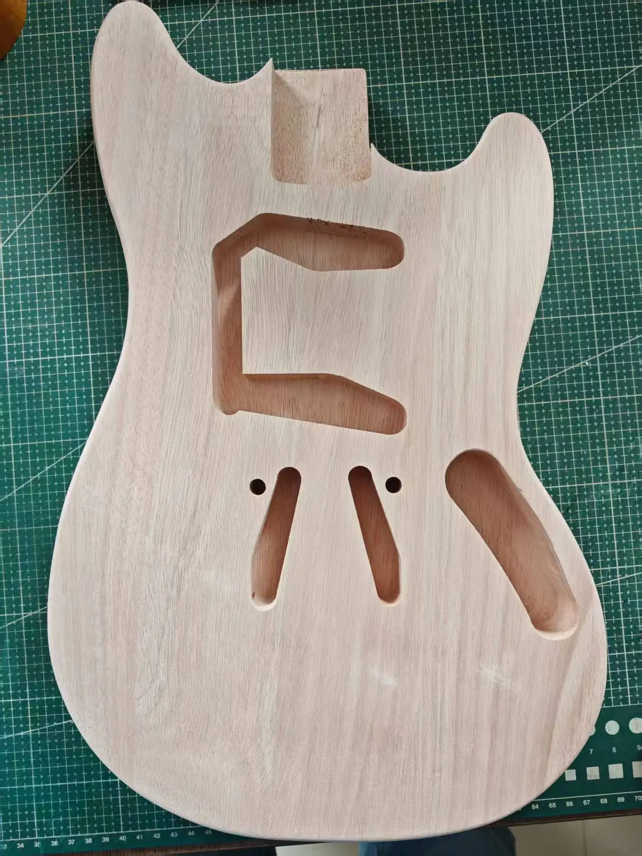 cuerpo-de-guitarra-electrica-personalizado-estilo-mustan-sin-terminar-barril-de-madera-de-caoba-en-blanco-luthier-pieza-diy-fotos-reales