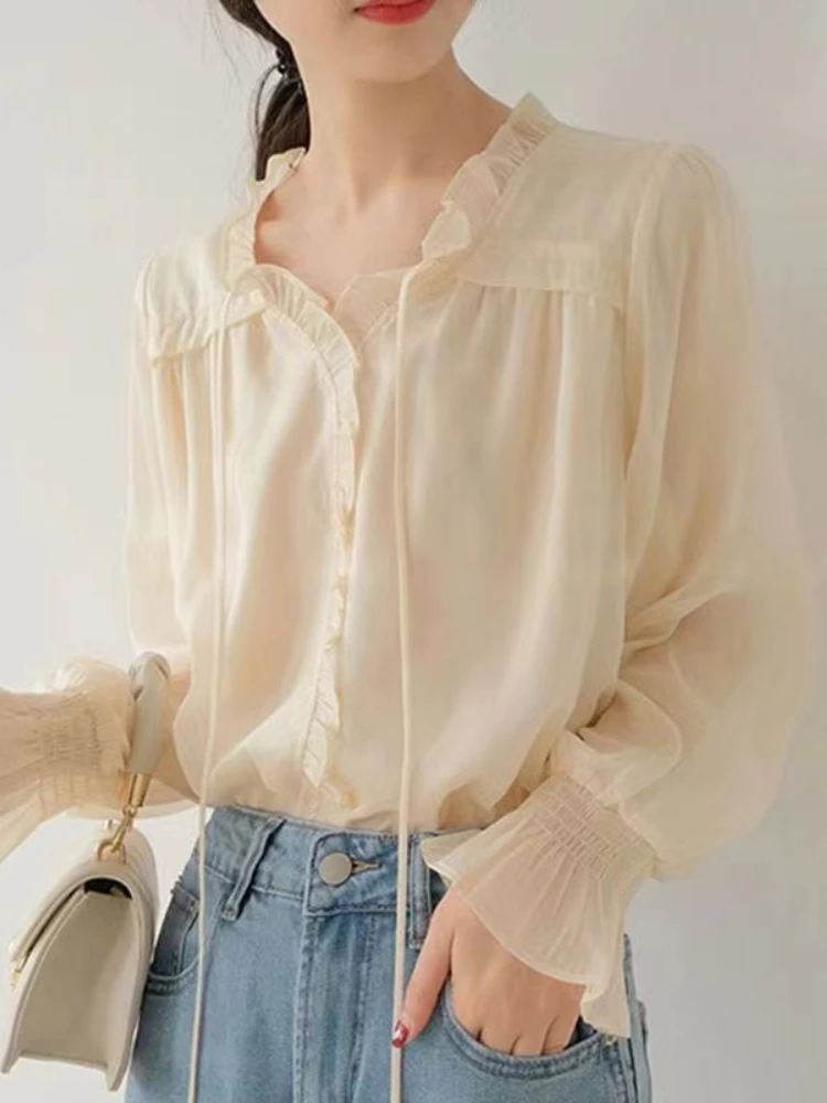 เสื้อแขนบานผู้หญิง สไตล์หวานๆ แฟชั่นฤดูใบไม้ผลิ ลำลอง แมทช์ได้กับทุกชุด สไตล์สาวเกาหลี ฮิปสเตอร์ แต่งระบาย เสื้อผ้าเกาหลี ชิค เรียบง่าย สไตล์ฮาราจูกุ
