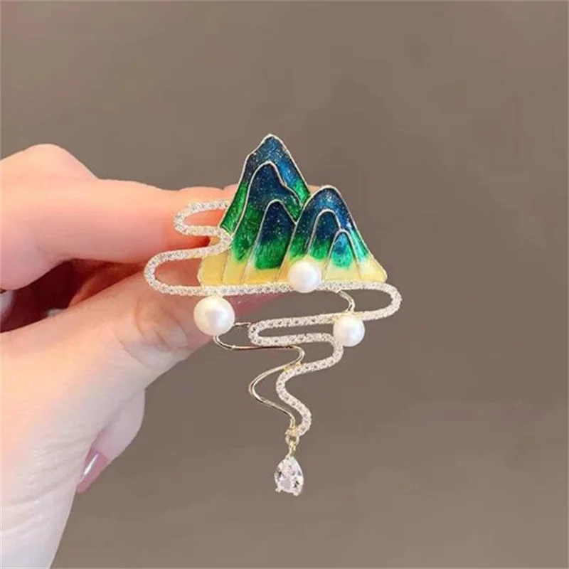 Charm Maple Leaf Brooch Pins for Women Delicate Crystal Rhinestone Deer Hill Mountain Cloud Flower Party Jewelry Decoration