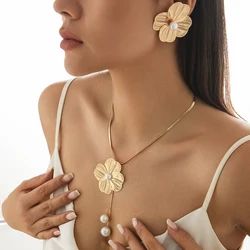 KunJoe 2Pcs Elegant Gold Color Flower Pendant Necklace Earring Set for Women Luxury Imitation Pearl Jewelry Set Neck Decoration