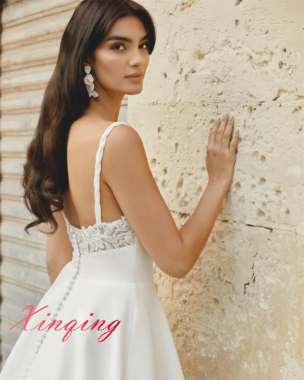 맞춤형 클래식 새틴 웨딩 드레스 꿈꾸는 스파게티 스트랩 중공업 웨딩 드레스 신부 가운 백리스 오픈 백