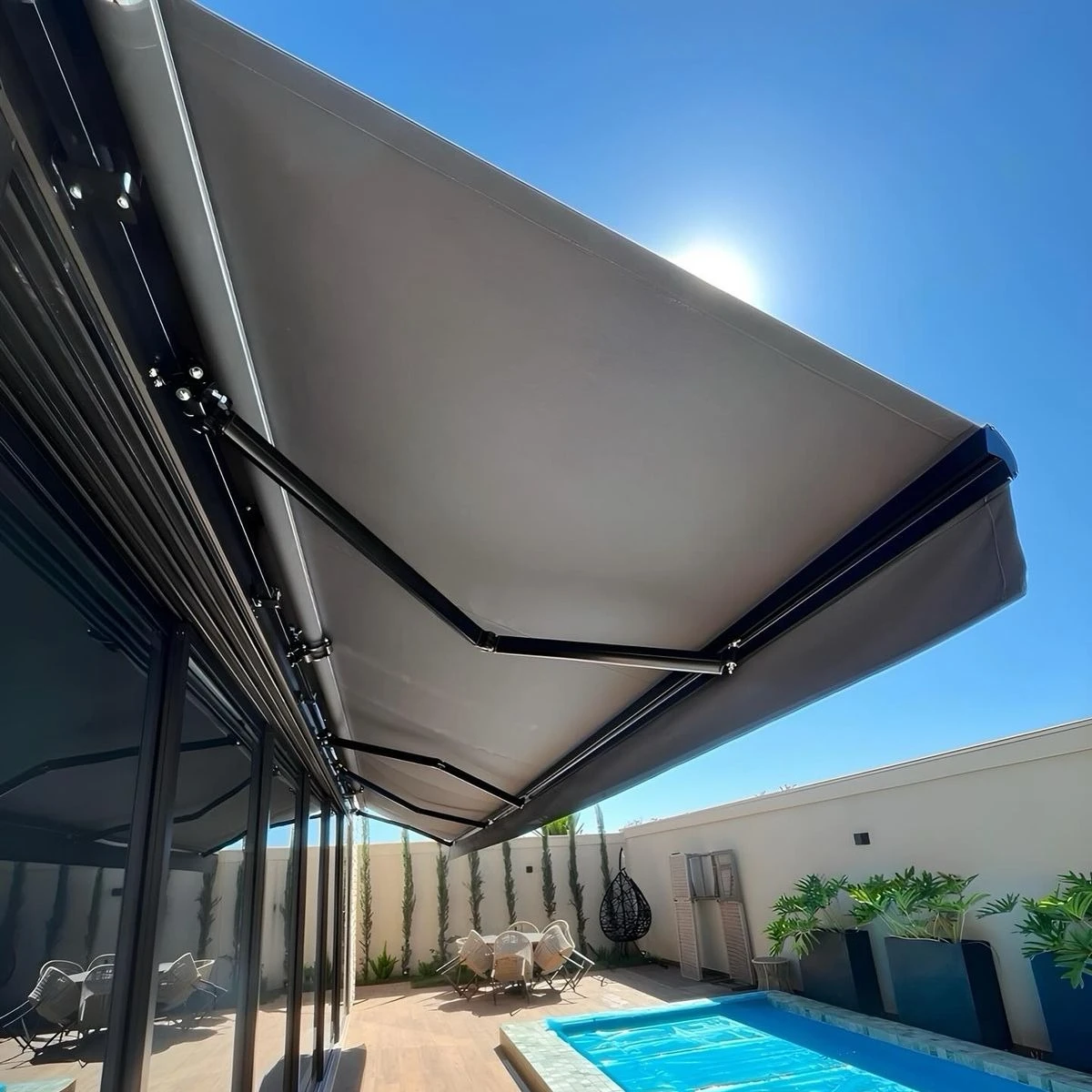 

Slim Aluminum Alloy Frame Sunshade Awning Rainproof with Modern Simple Style Adjustable Smart Hard Awning for House Balcony Use