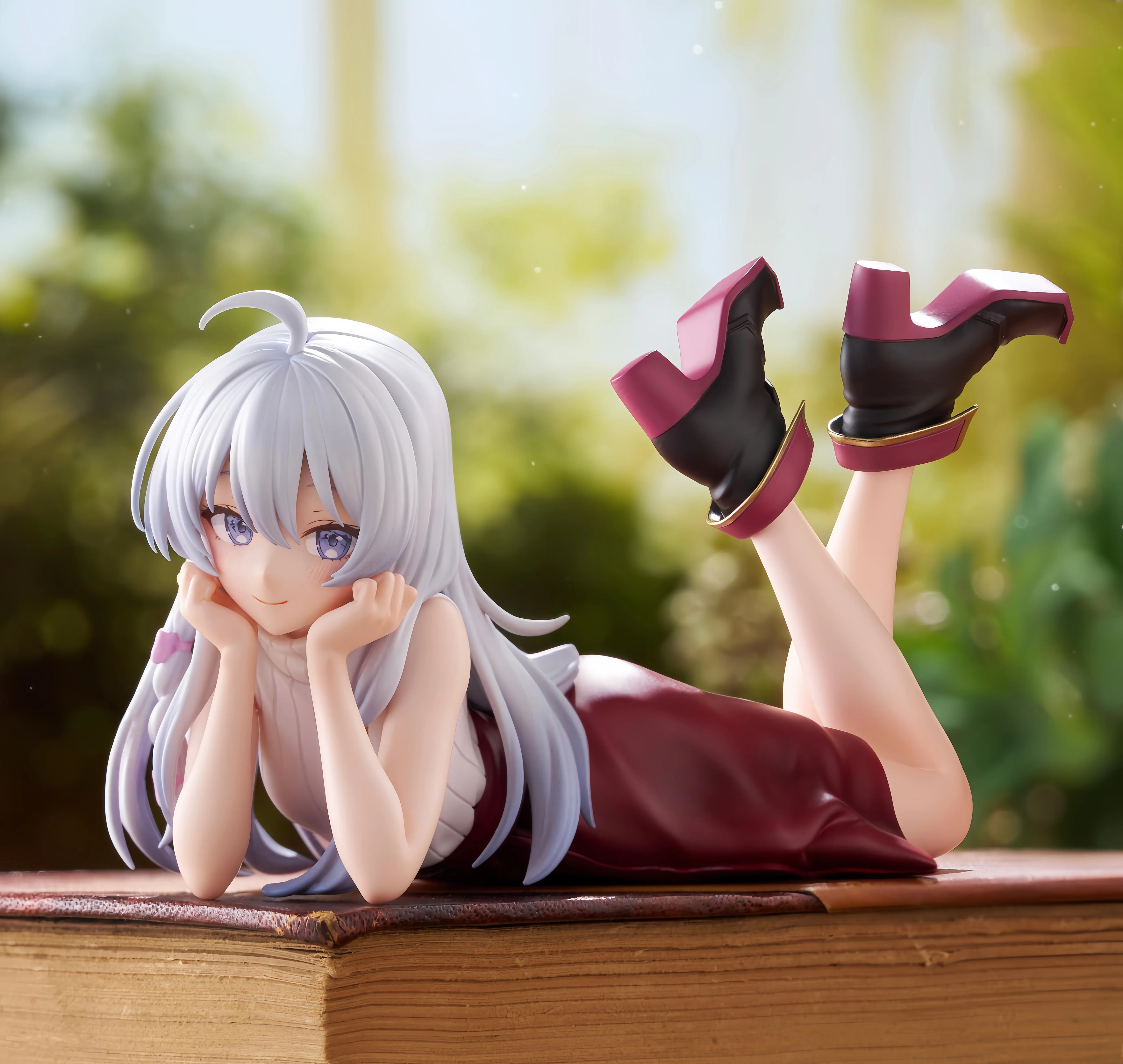 Popular Anime Merchandise - Prone Pose Elaina Anime GK Modellfigur,