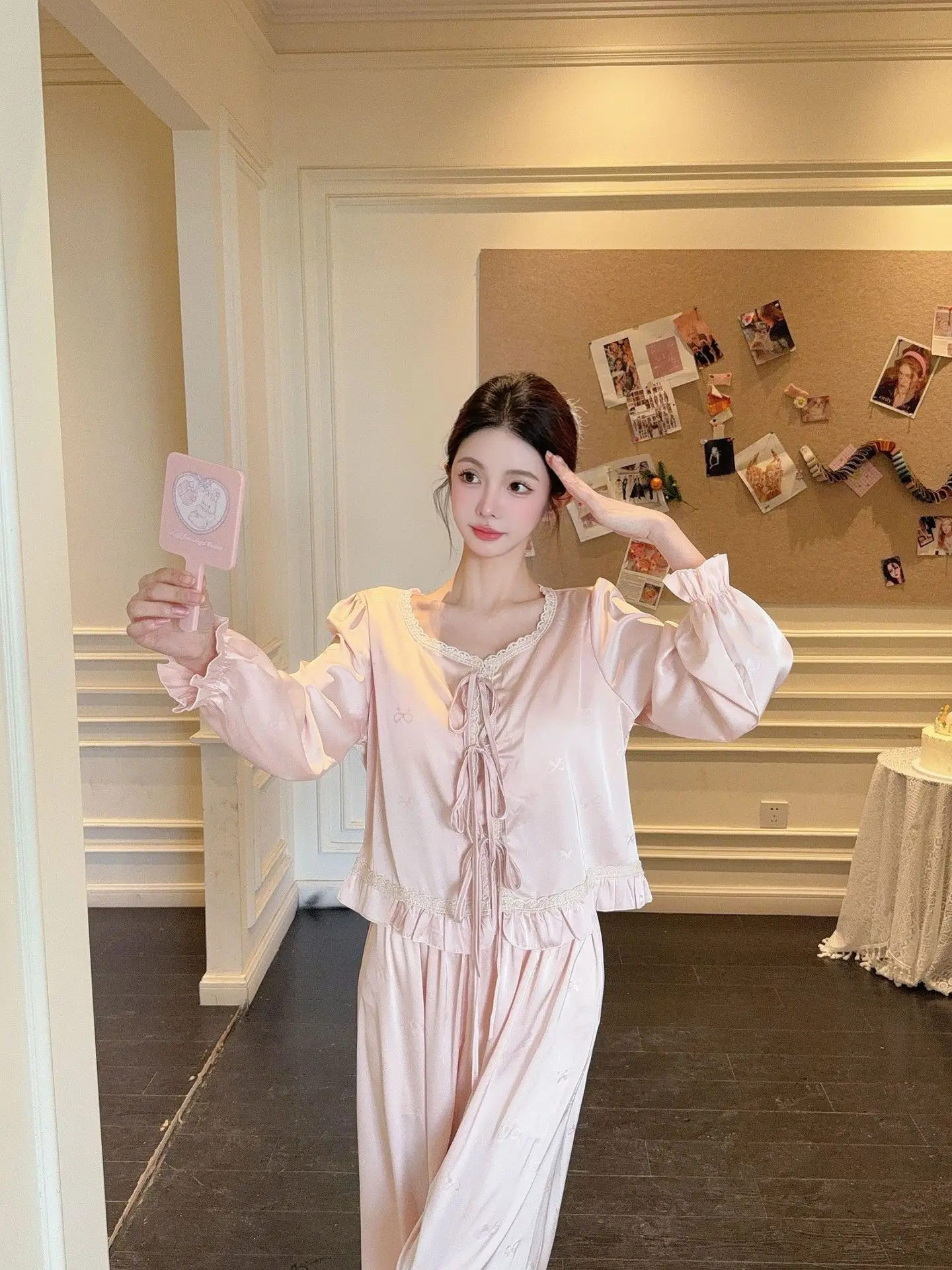 طقم بيجامات حريري للسيدات ملابس منزلية مثيرة مُزينة بالدانتيل وأكمام طويلة بنطلون بيجامات بدلة ربيع جديدة ملابس صالة فضفاضة ملابس نوم