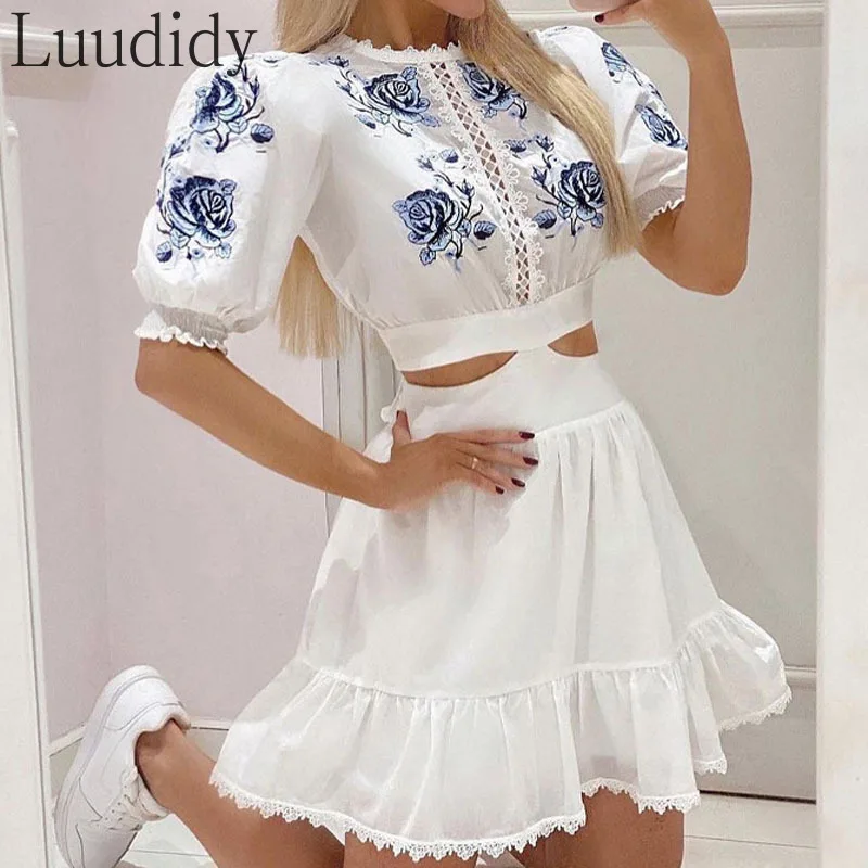 Women Sexy Solid Color Cut-out Embroidery Zipper Back Lantern Sleeve Lace Trim Big Swing Dress