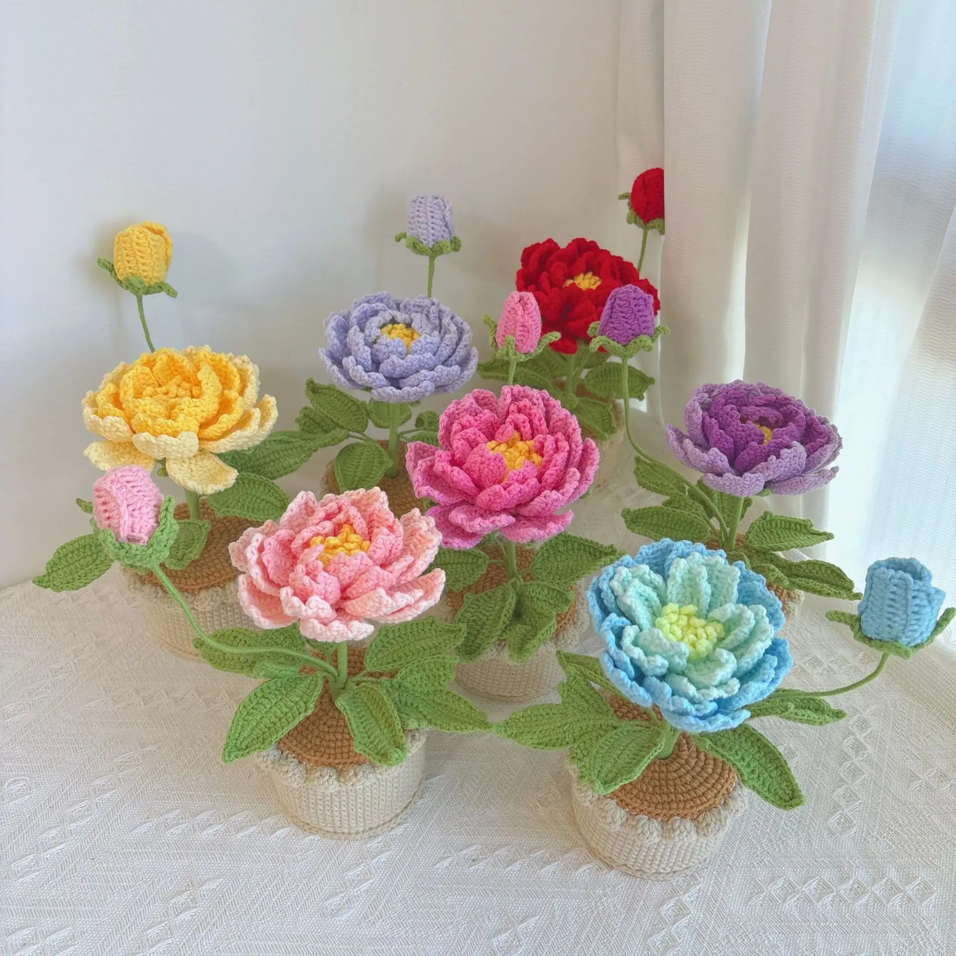 Kreativer gestrickter Pfingstrosen-Blumentopf, handgewebte Pfingstrosen-Häkelblume im Topf, Dekoration für Schreibtisch und Bücherregal, Geschenk – Detail 2