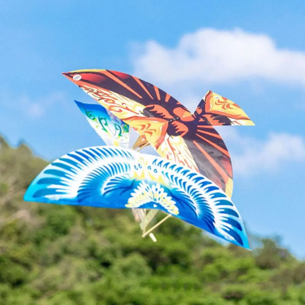 10 Uds. De juguete de pájaros voladores de plástico divertido para exteriores, banda de goma de Color aleatorio, juguete divertido para niños, cometa de pájaros voladores al aire libre