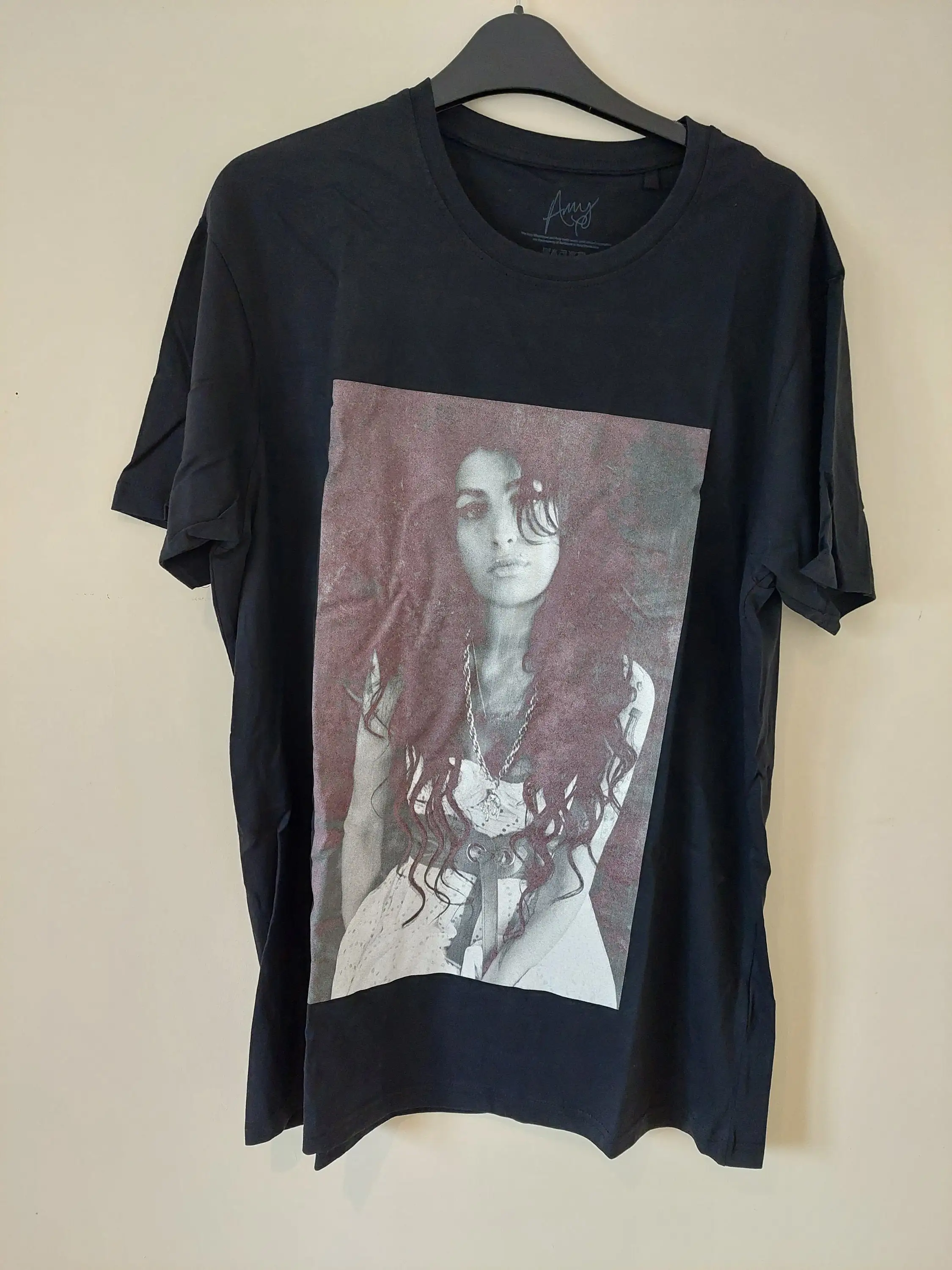 Amy Winehouse Back to Black Frank Pose 2 OFFICIAL T Shirt Mens