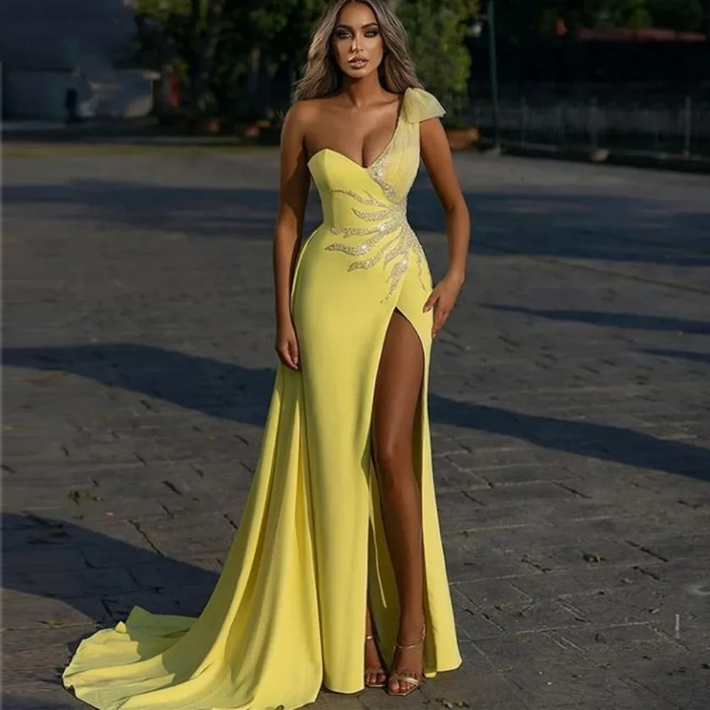 Elegant Yellow Stretch Satin Prom Dresses With Detachable Overskirt One Shoulder Applique Side Slit Long Evening Gowns