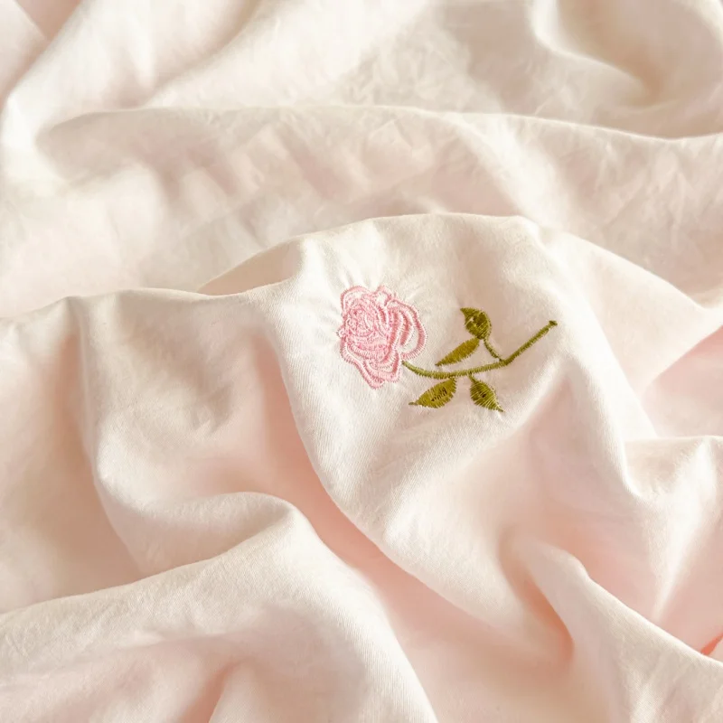 طقم ملاءات مكون من 3 قطع، طقم غطاء لحاف مطرز بالورود الوردي، مفرش سرير مريح لجميع المواسم