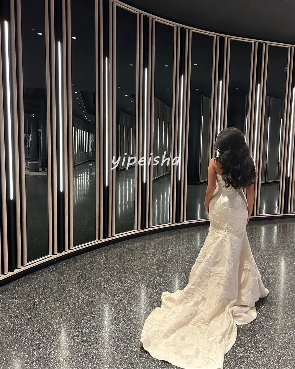 カスタマイズされたファッションセクシーなプリーツシャーリングマーメイドストラップレスロングドレスオーダーメイドの特別な日のドレス絶妙なサイズが利用可能クラシック