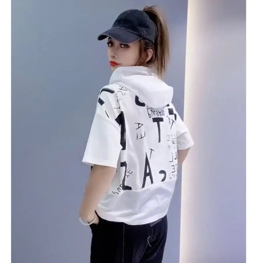 เวอร์ชั่นเกาหลีจดหมายพิมพ์แขนสั้นเสื้อยืดคลุมด้วยผ้าฤดูร้อนใหม่สบายๆหลวมท้องครอบคลุมท็อปส์เสื้อผ้าแฟชั่นสําหรับผู้หญิง